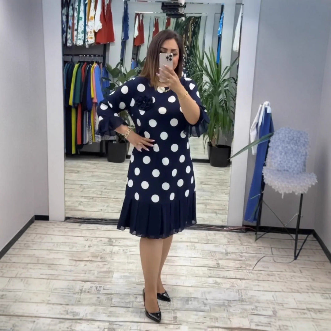 SVEA | Retro-inspiriertes Kleid mit Plisseerock und Ausgestellten Ärmelabschlüssen