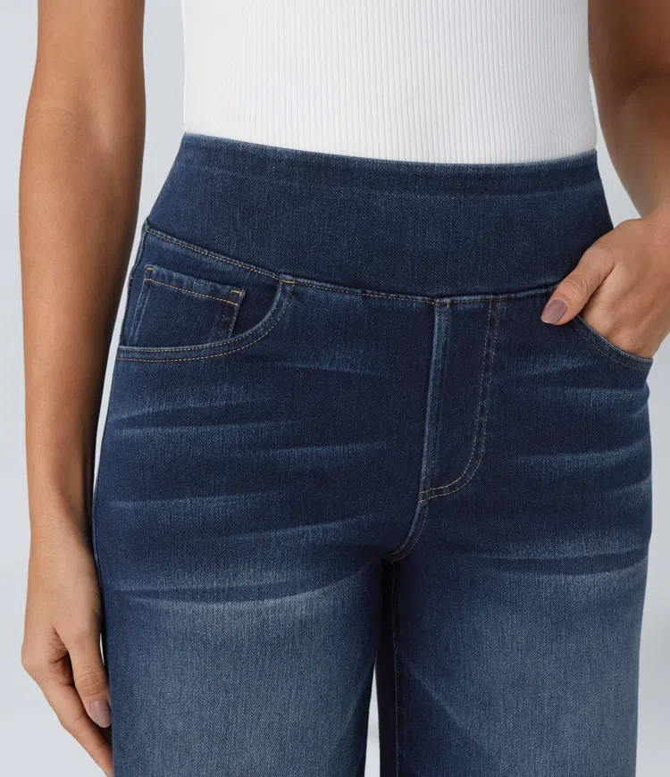 Relaxed Fit Wide-Leg Jeans