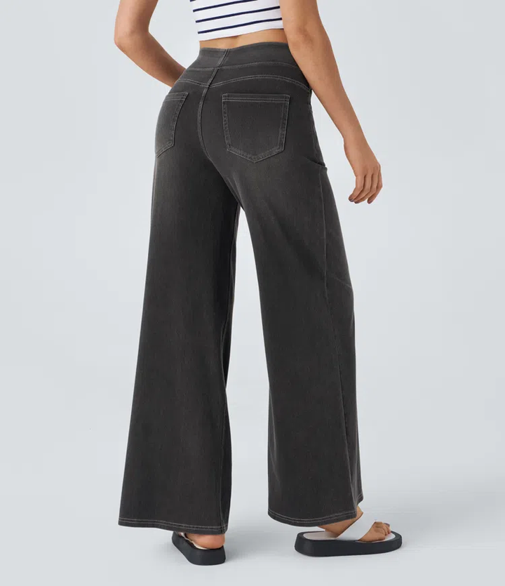 Relaxed Fit Wide-Leg Jeans