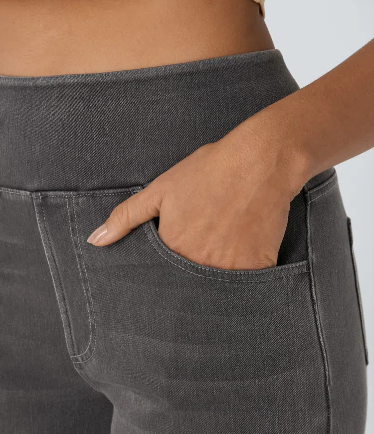 Relaxed Fit Wide-Leg Jeans